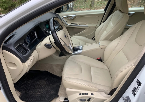 Volvo V60 cena 57900 przebieg: 120700, rok produkcji 2016 z Warszawa małe 211